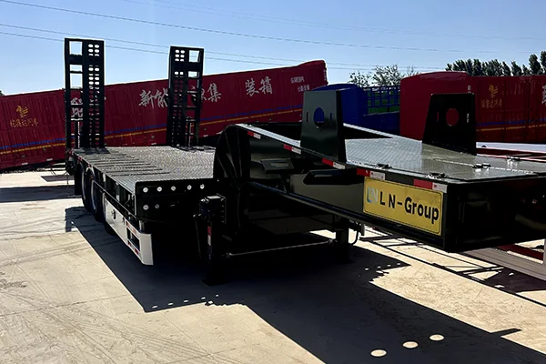 13-Meter Tri-Axle Low-Bed Semi-Trailer - Image 4