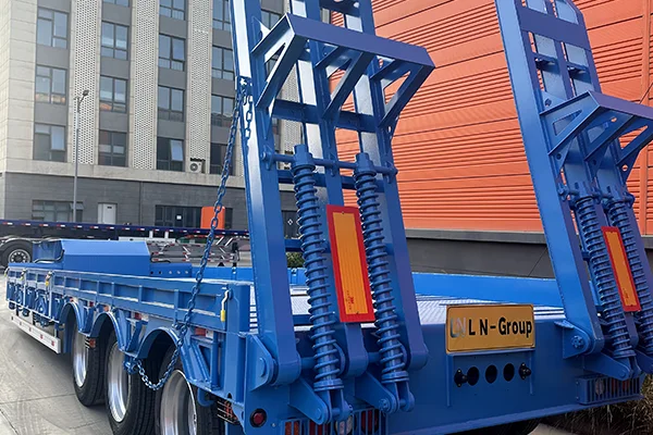 13-Meter 3-Axle Low-Bed Trailer for Construction Machinery
