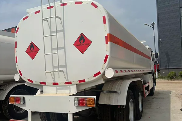Mobile Refueling Truck / Gasoline & Diesel Transport Truck