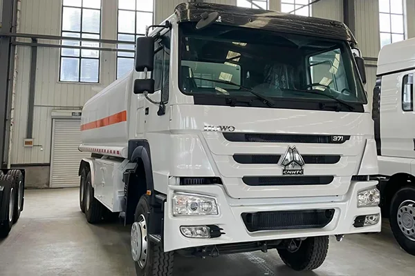 Sinotruk Howo 6x4 Fuel Tanker Truck - Image 6