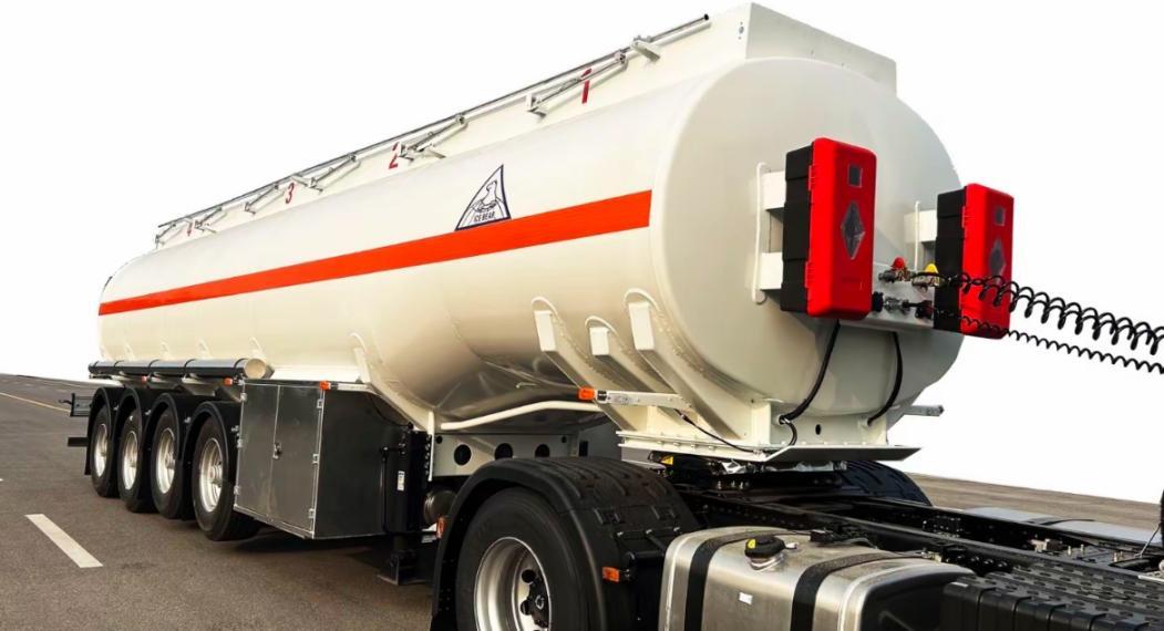 Fuel tanker semi trailer rear section with discharge valves and hoses